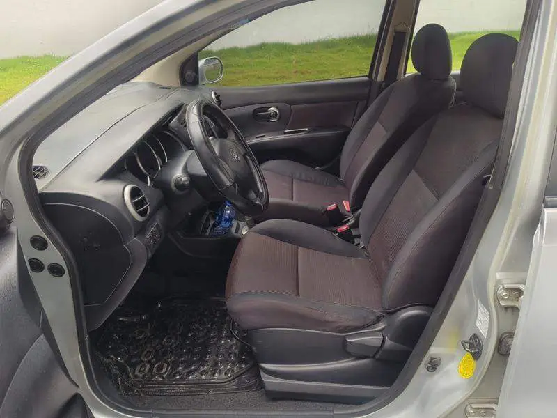 Livina 2010 Jinrui Edition 1.6L Automatic Standard Model — 10