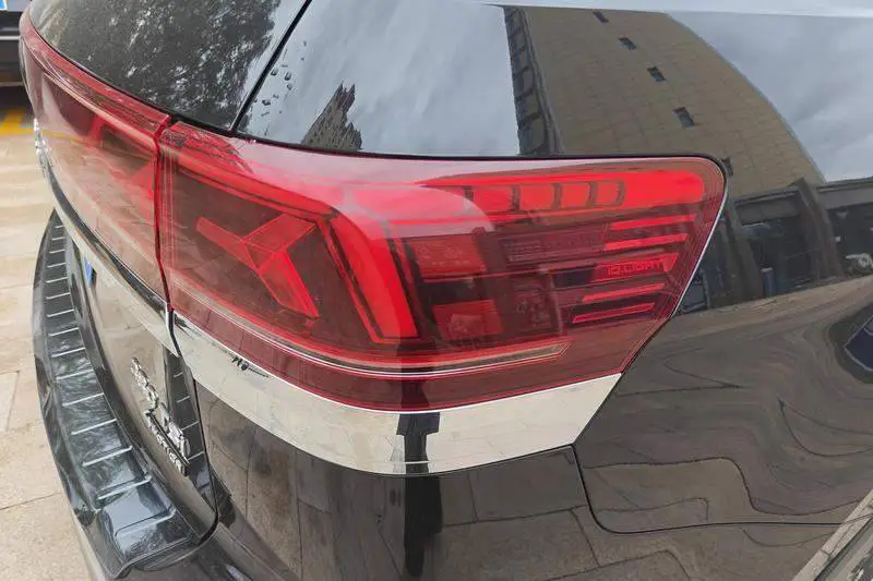 Touron 2022 380TSI 4WD Luxury Edition — 6
