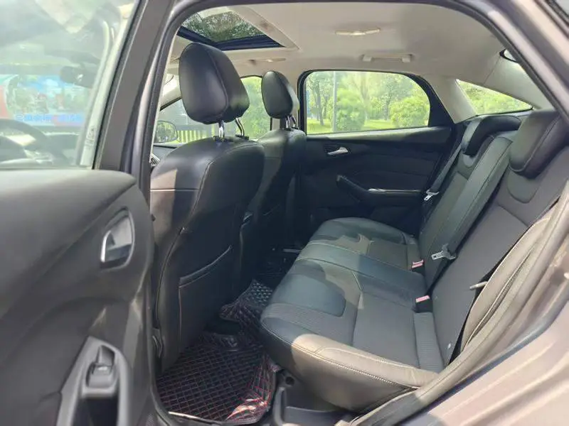 Fox 2012 Hatchback 1.6L Automatic Fashion Edition — 16