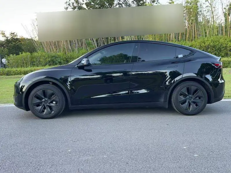 Model Y 2023 rear-wheel drive version — 4