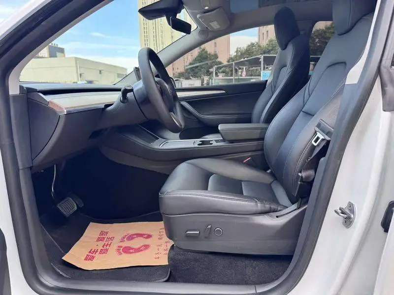 Model Y 2022 Long Range All-Wheel Drive — 12