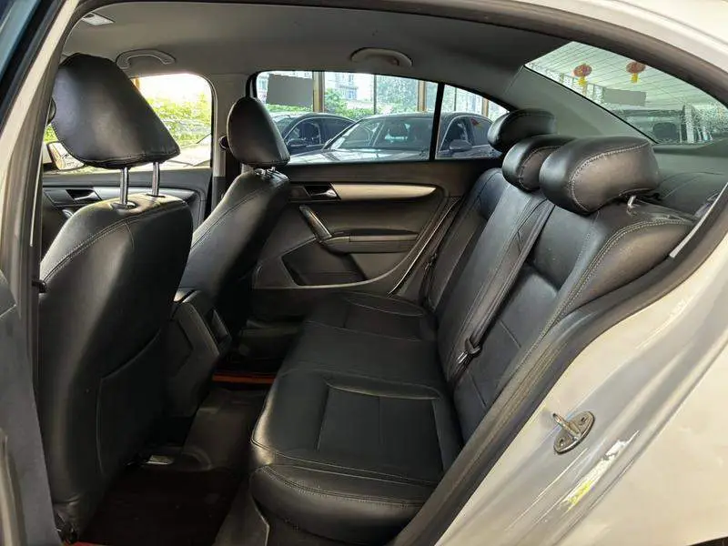 Lavida 2017 1.6L Automatic Comfort Edition — 9