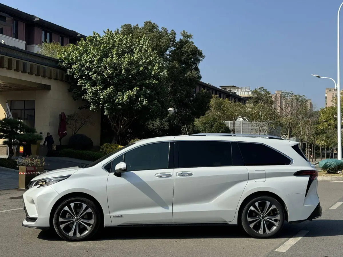 Grevia 2022 2.5L Hybrid Premium Edition — 15