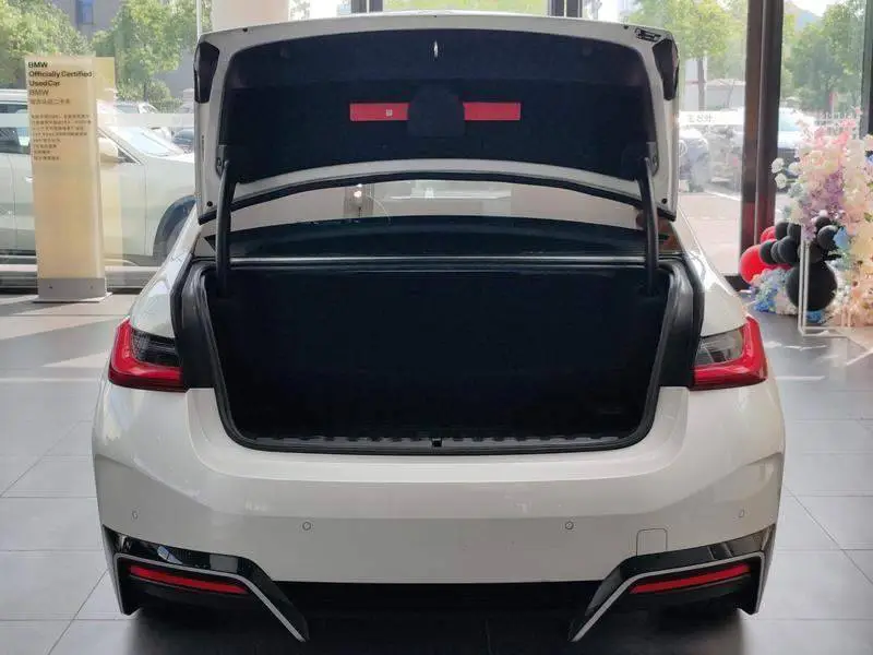 BMW i3 2023 eDrive 40 L Night Sport Package — 18