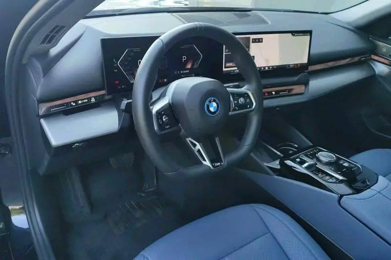 BMW i5 2025 eDrive 35L M Sport Package — 9