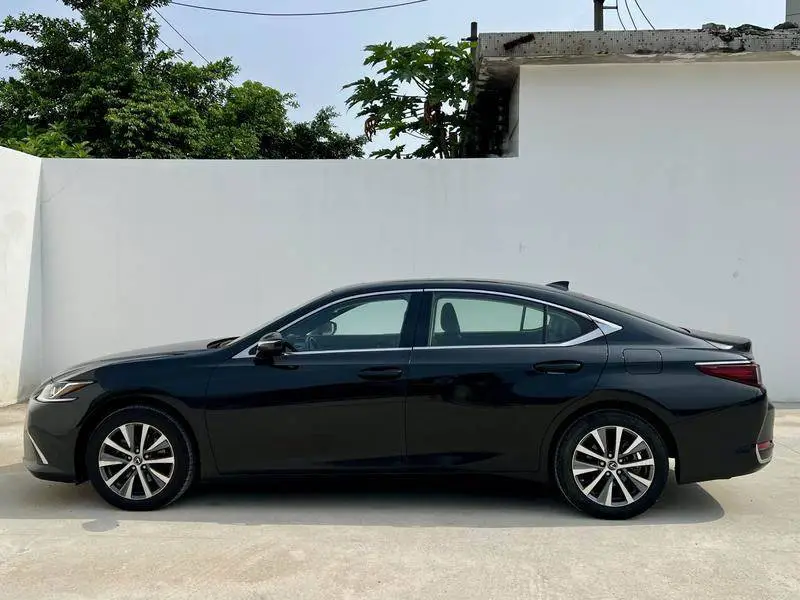 Lexus ES 2021 200 Deluxe Edition — 3