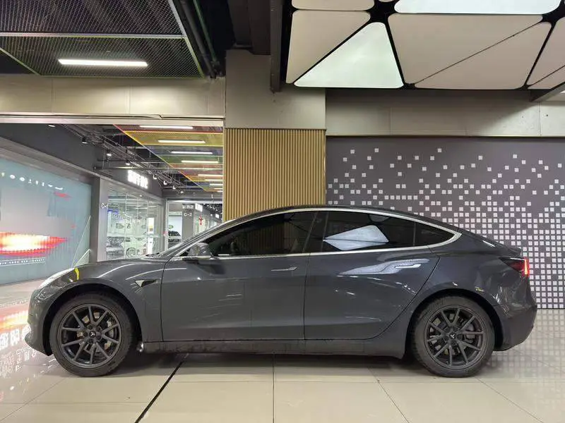 Model 3 2019 Standard Range RWD Upgraded Edition — 4