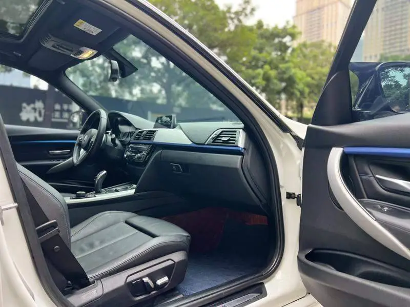 BMW 3 Series 2018 320i M Sport Package — 19