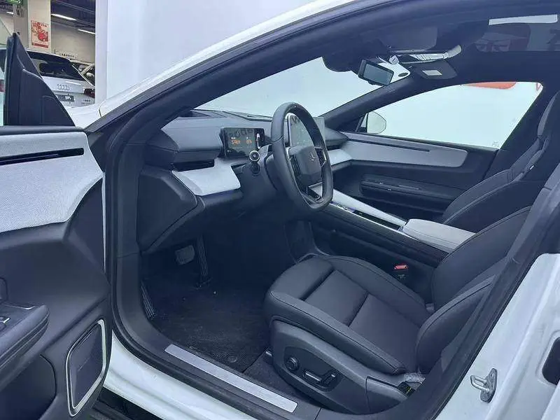 Polestar 4 2024 Single Motor Standard Range PLUS Double Star Interconnected Edition — 12