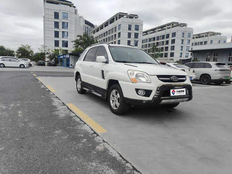 Lion 2011 2.0L Automatic 2WD GL — 3