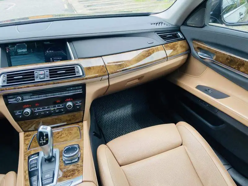 BMW 7 Series 2013 730Li Luxury — 9