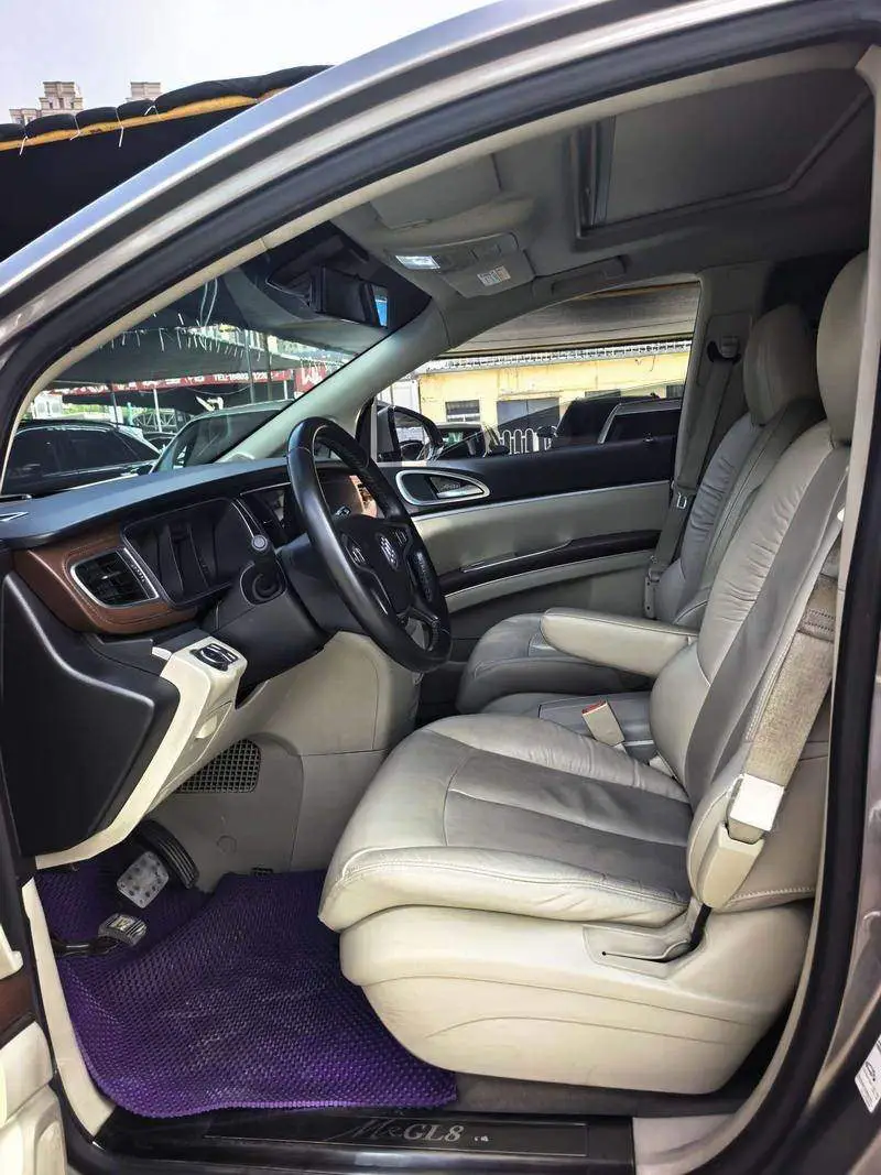 Buick GL8 2017 25S Premium National V — 8