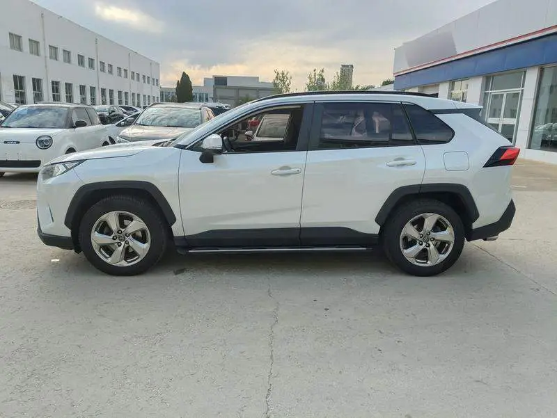 RAV4 Rongfang 2021 2.0L CVT 4WD Fashion Edition — 2