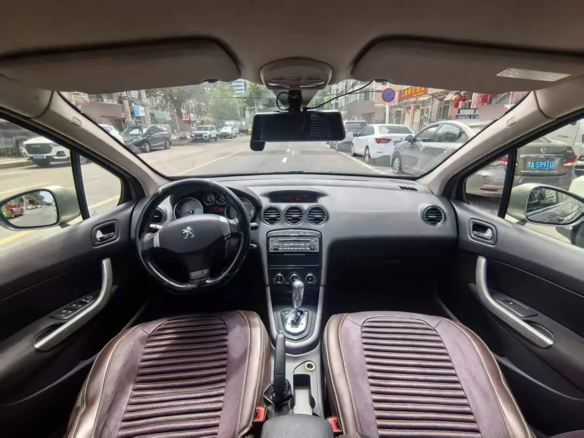 Peugeot 408 2013 2.0L Automatic Comfort Edition — 7