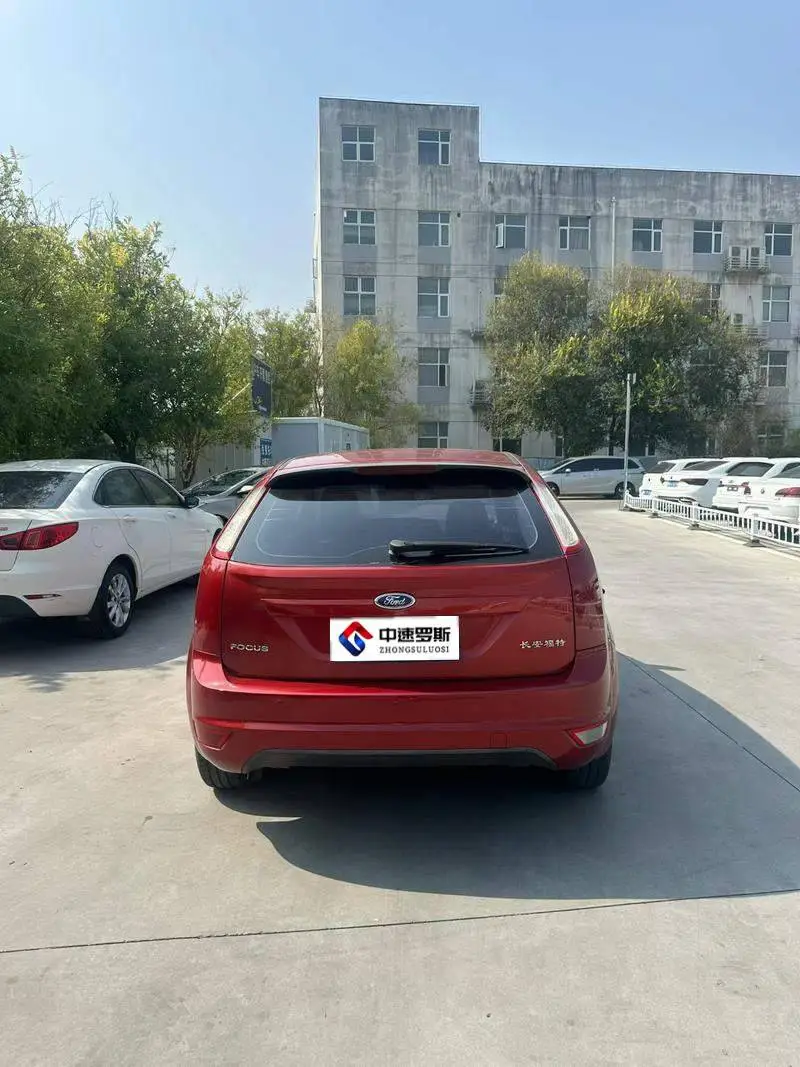 Fox 2011 Hatchback 1.8L Automatic Fashion Model — 5
