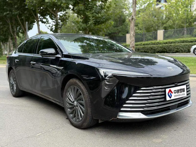LaCrosse 2025 28T Platinum Edition — 3