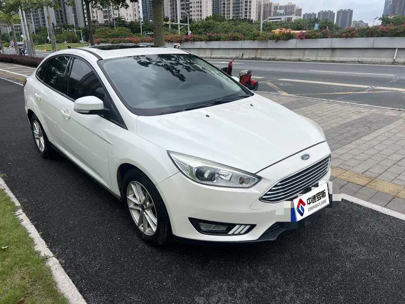 Fox 2015 Sedan 1.6L Automatic Fashion Edition — 3
