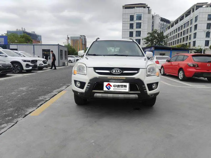 Lion 2011 2.0L Automatic 2WD GL — 2