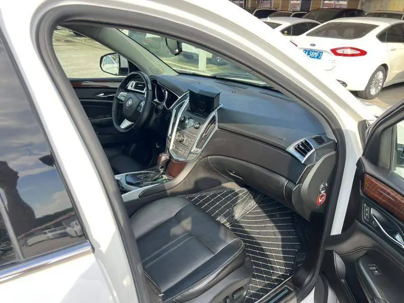 Cadillac SRX 2013 3.0L Luxury Model — 18