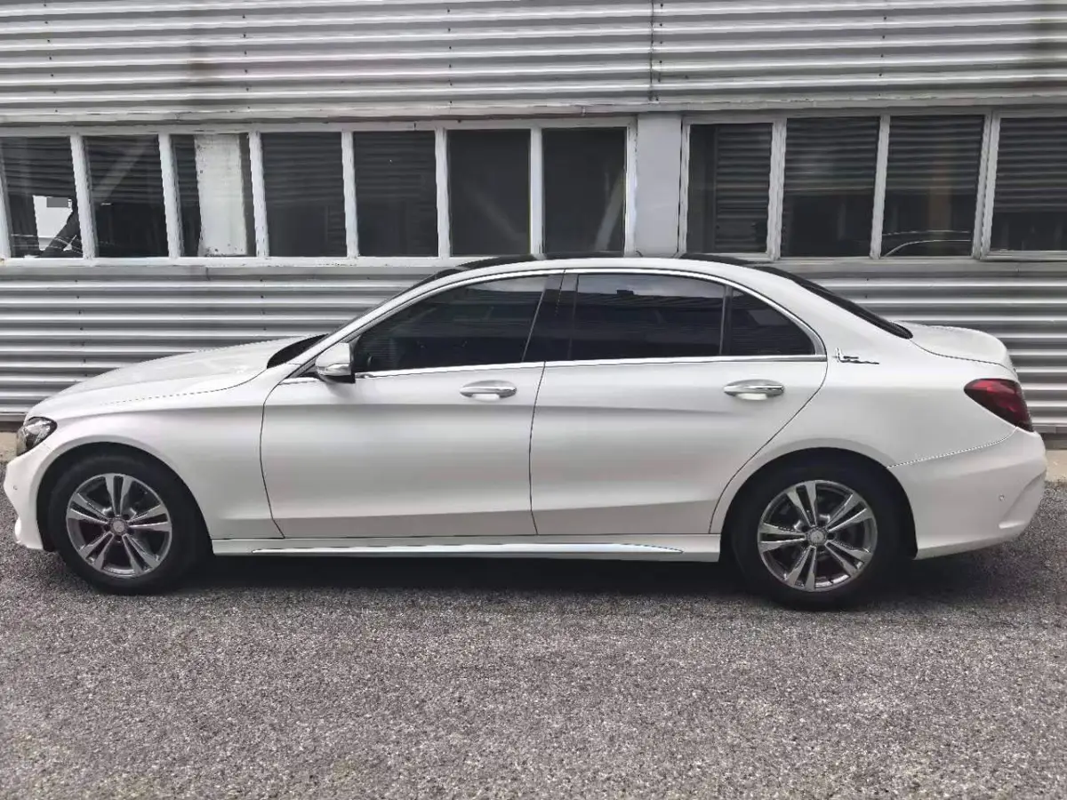 Mercedes-Benz C-Class 2017 C 200 L Sports Edition — 3