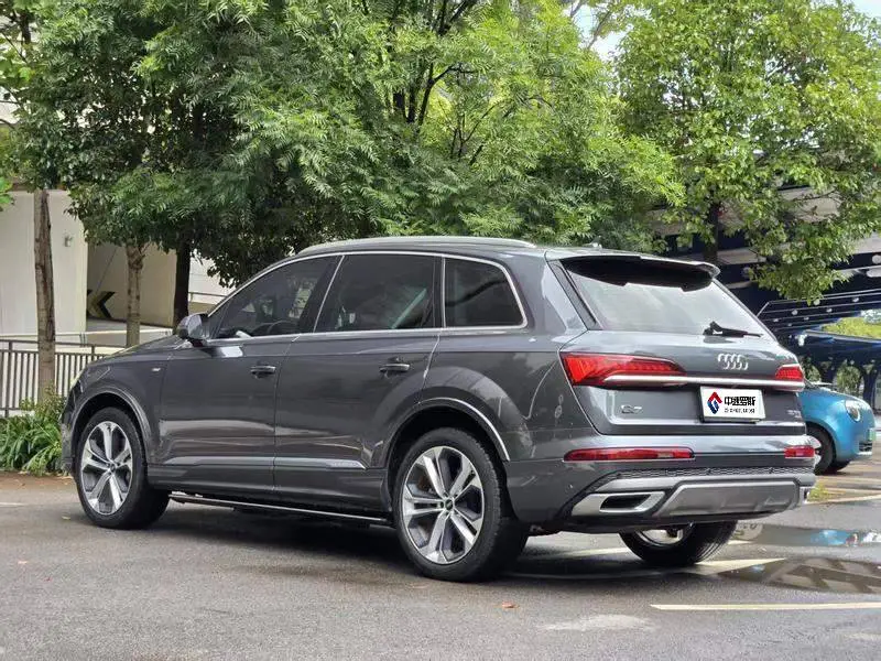 Audi Q7 2022 55 TFSI quattro S line premium model — 5