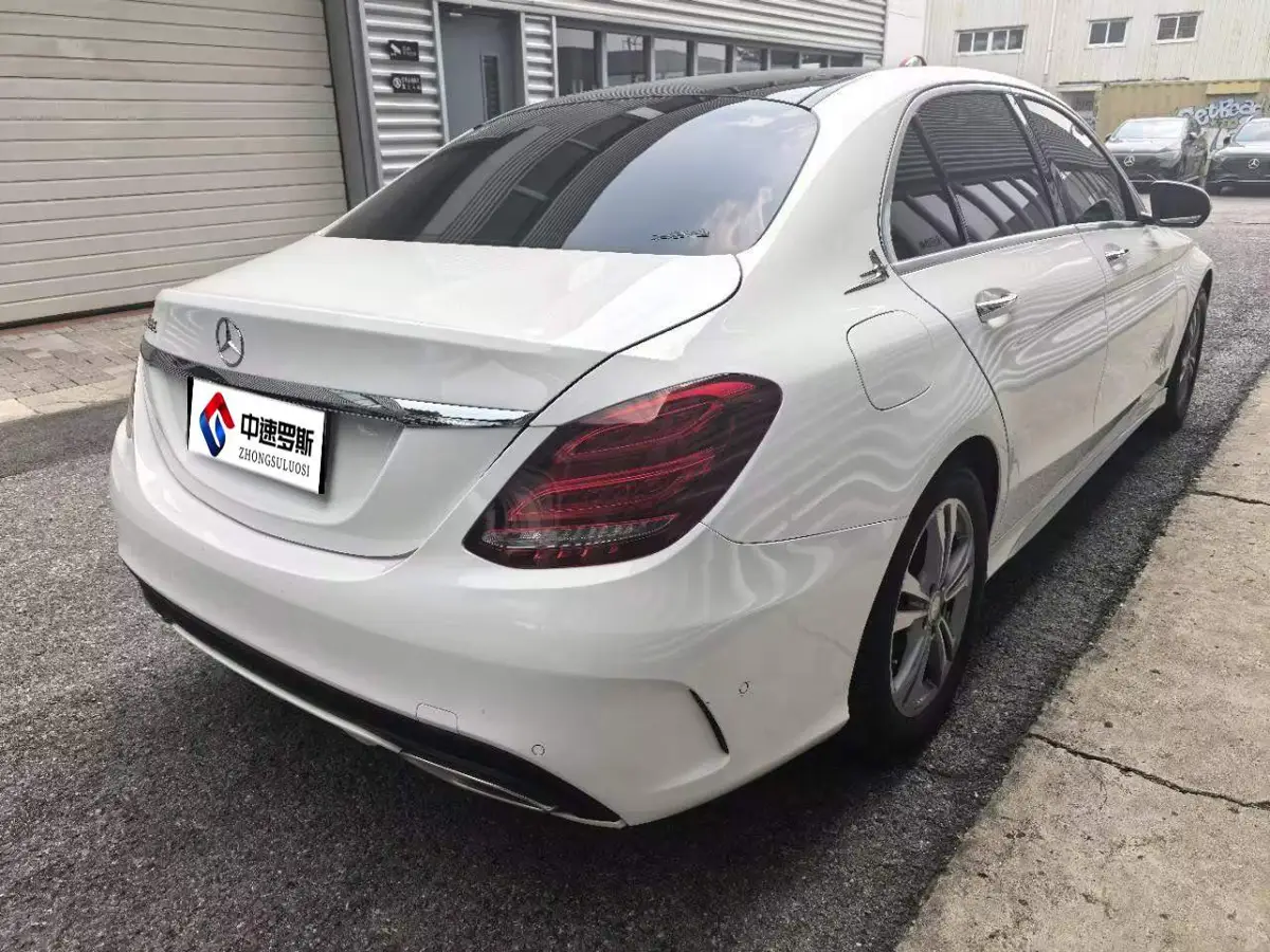 Mercedes-Benz C-Class 2017 C 200 L Sports Edition — 4