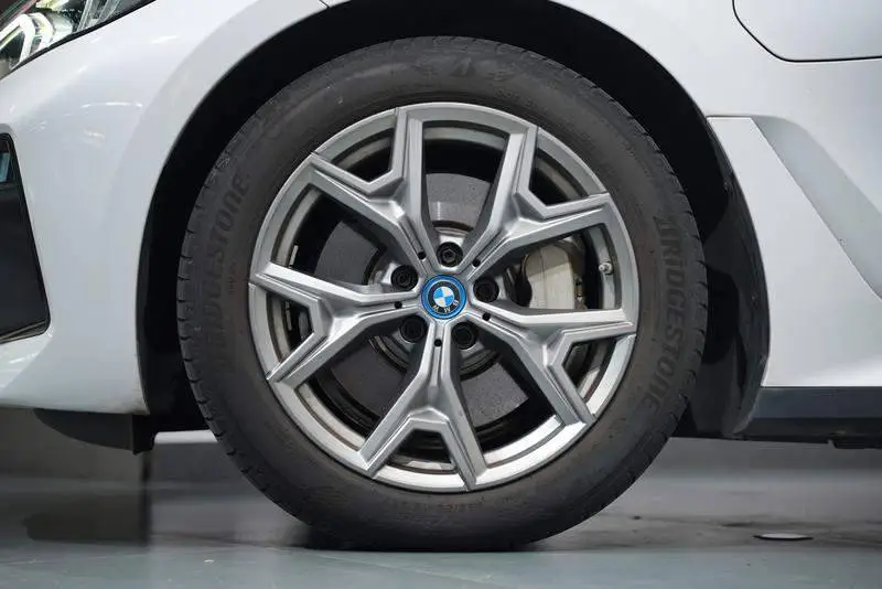 BMW i3 2022 eDrive 35 L — 15