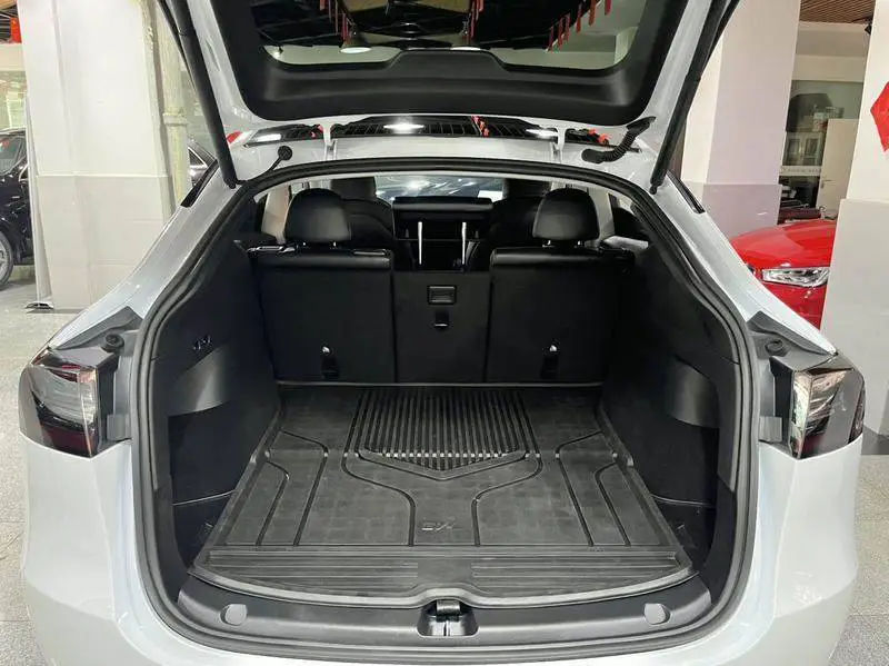Model Y 2023 Long Range All-Wheel Drive — 17