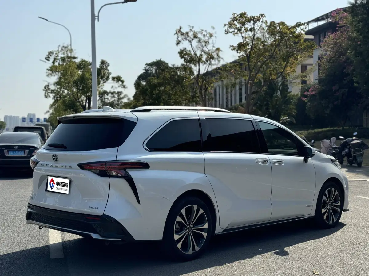 Grevia 2022 2.5L Hybrid Premium Edition — 17