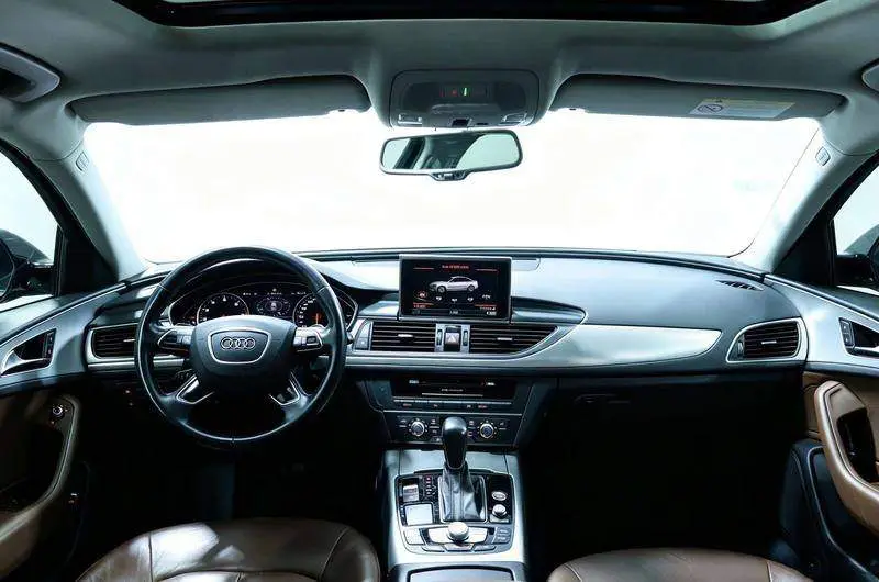 Audi A6L 2018 30th Anniversary Model 35 TFSI Fashion Model — 11