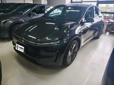 Model Y 2025 long-range all-wheel drive version