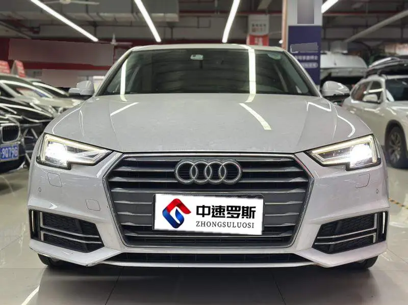 Audi A4L 2018 30th Anniversary Model 40 TFSI Fashion Model — 2