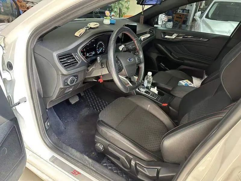 Fox 2019 Hatchback EcoBoost 180 Automatic ST Line — 13