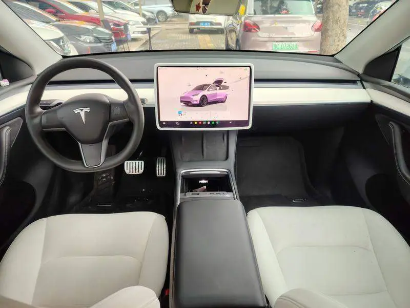 Model Y 2022 Performance All-Wheel Drive — 7
