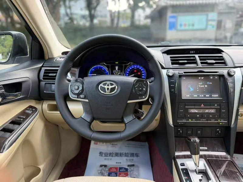 Camry 2015 Hybrid 2.5HG Luxury Navigation Edition — 18