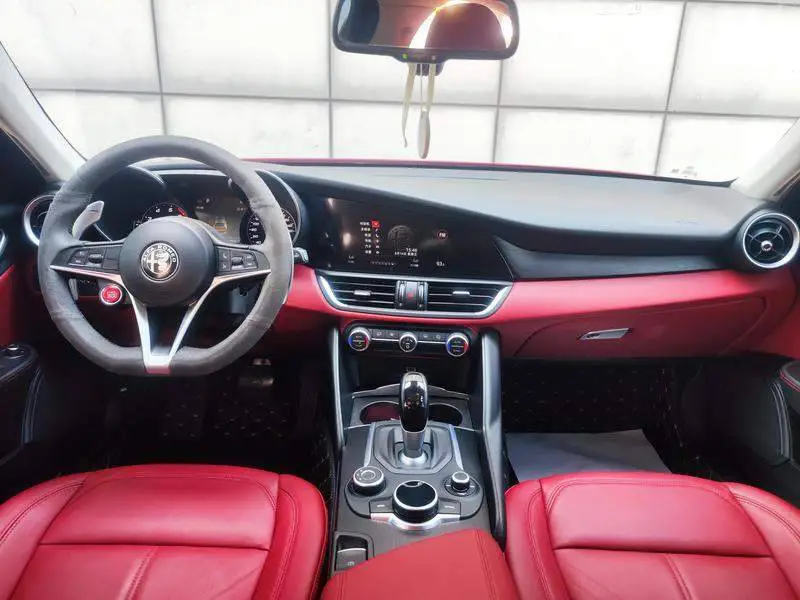 Giulia 2017 2.0T 200HP Deluxe Edition — 11