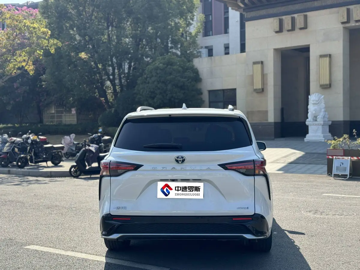 Grevia 2022 2.5L Hybrid Premium Edition — 18
