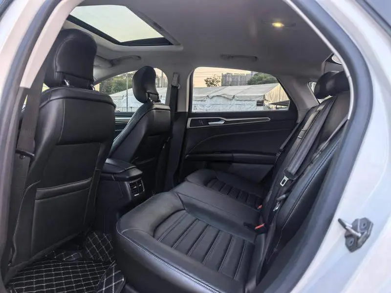 Mondeo 2013 2.0L GTDi200 Luxury Model — 17