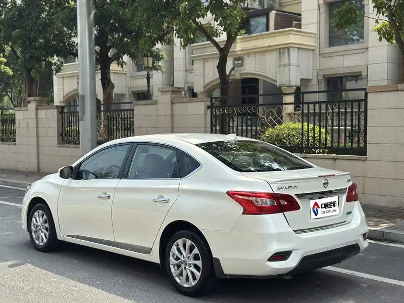 Sylphy 2018 1.6XV CVT Premium Edition — 4