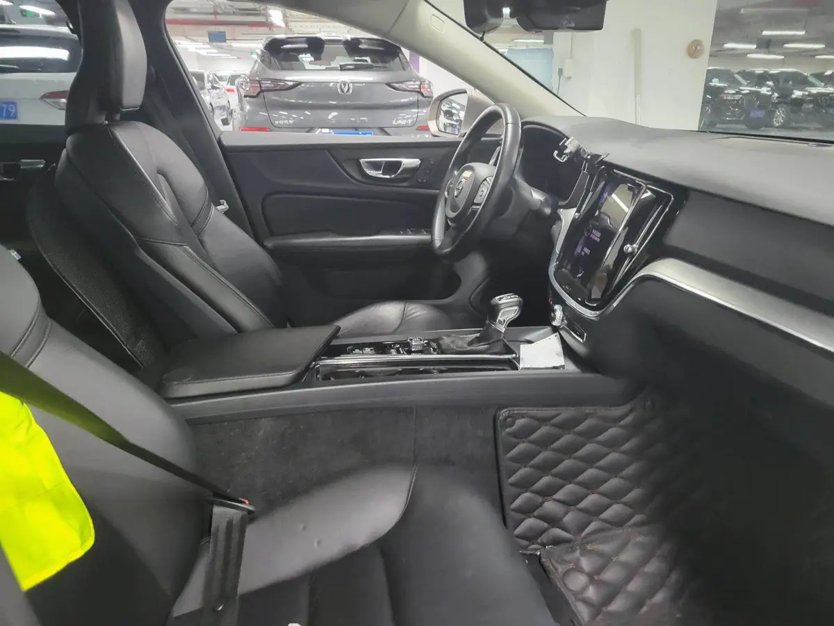 Volvo S60 2021 T4 Zhiyi Luxury Edition — 12