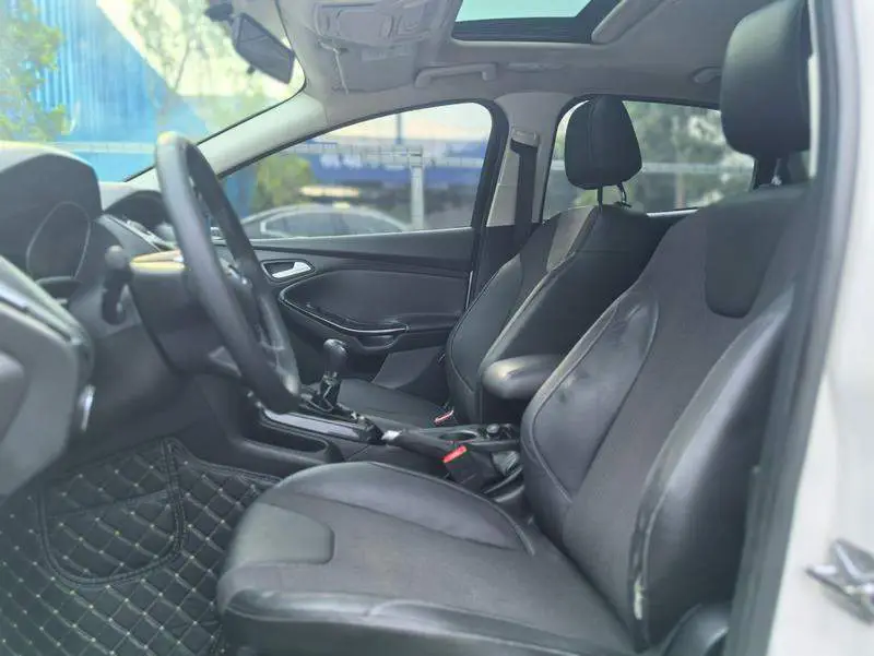 Fox 2012 Hatchback 1.6L Manual Fashion Edition — 12