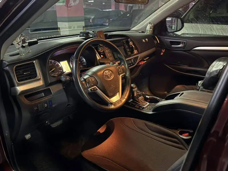 Highlander 2015 2.0T 4WD Luxury Edition 7 Seaters — 7
