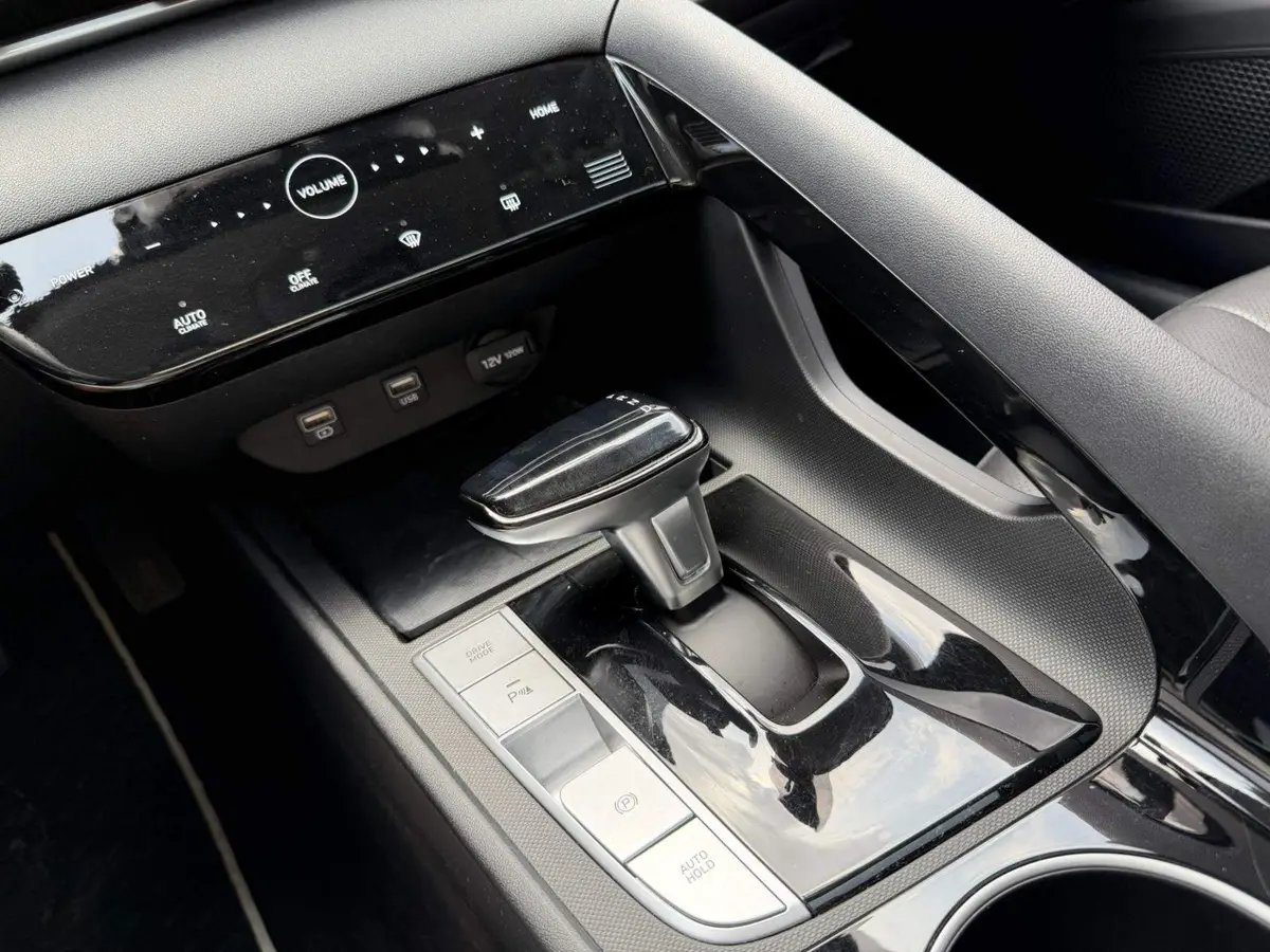 Elantra 2022 1.5L CVT LUX Premium Edition — 16