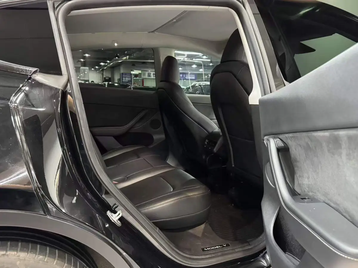 Model Y 2022 facelifted rear-wheel drive version — 10