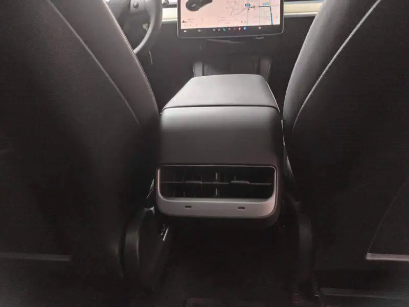 Model Y 2021 Long Range All-Wheel Drive — 10