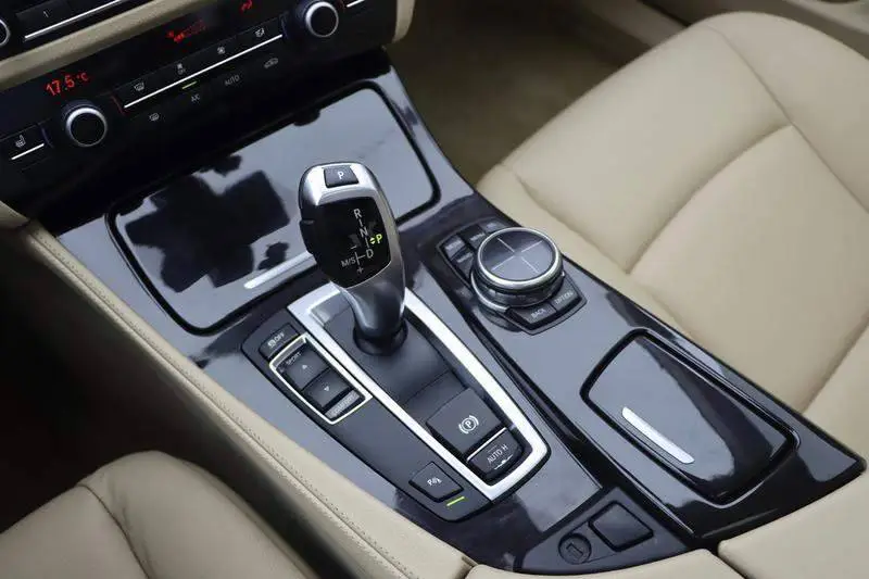 BMW 5 Series 2013 525Li Luxury — 14