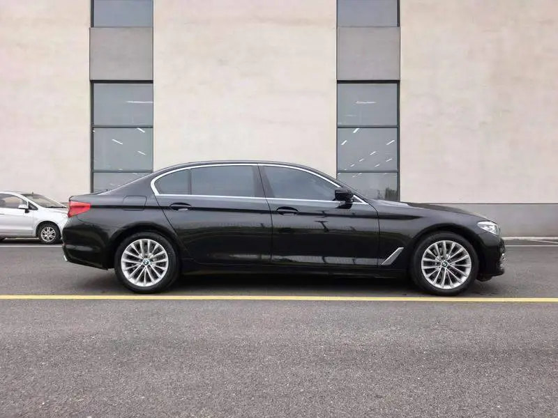 BMW 5 Series 2019 525Li Luxury Package — 8