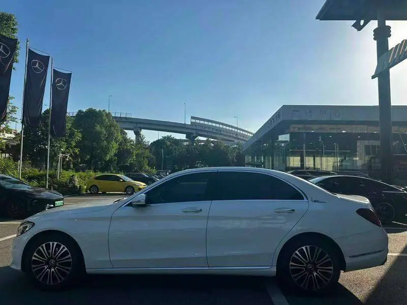 Mercedes-Benz C-Class 2018 C 200 L — 4