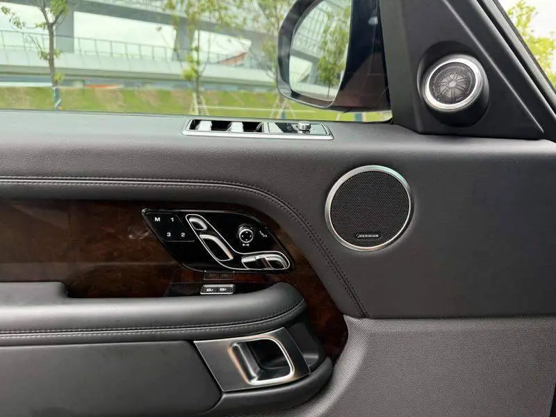 Range Rover 2022 3.0 L6 360PS Legend Edition — 5