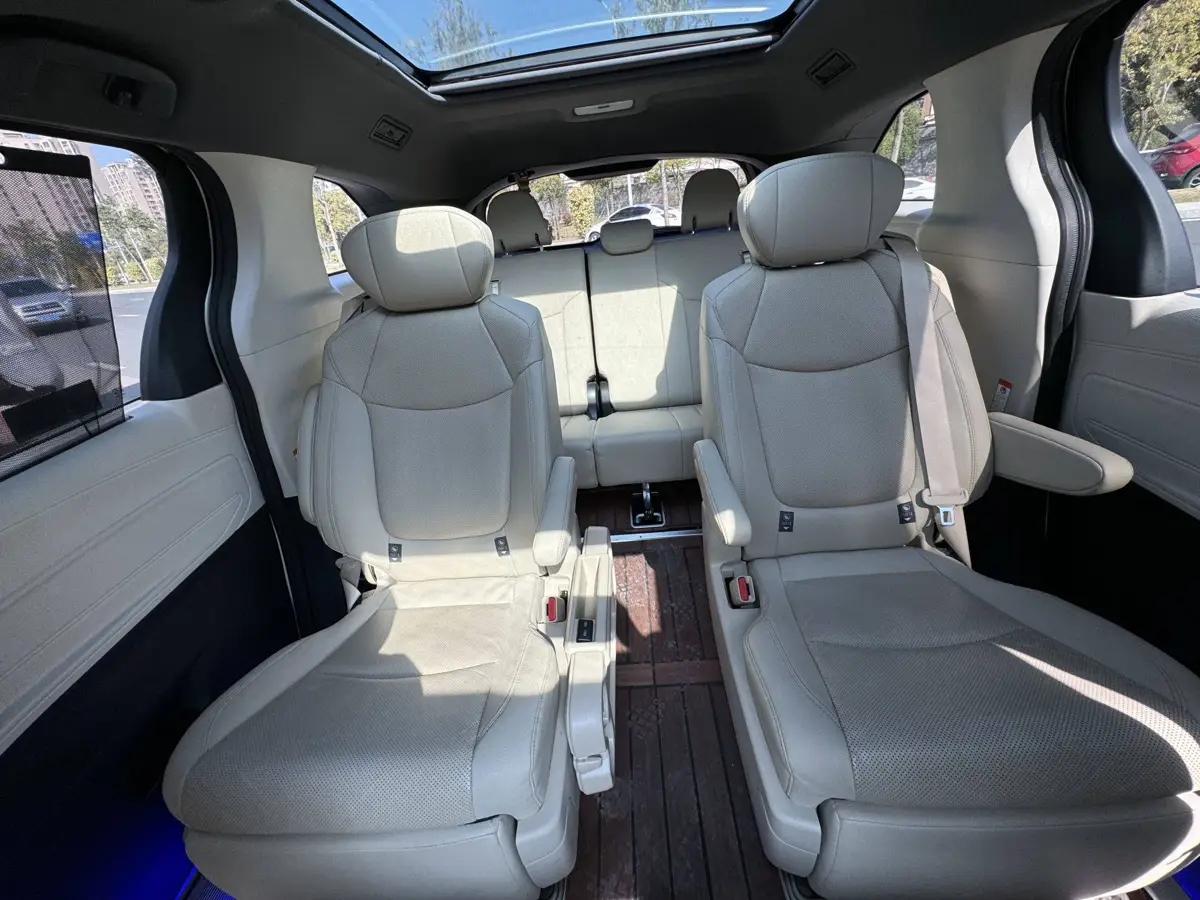 Grevia 2022 2.5L Hybrid Premium Edition — 23